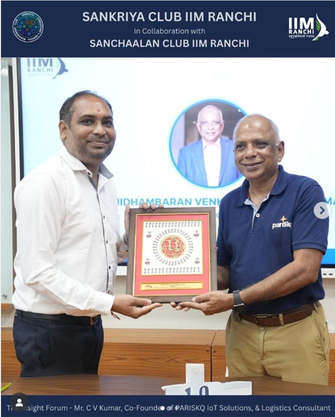Plaque presentation during the IIM Ranchi Sankriya and Sanchaalan clubs event